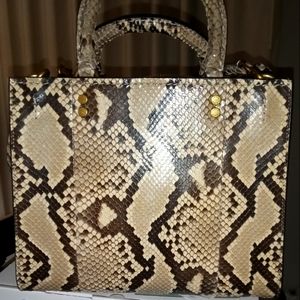 Rouge phyton📢📢📢 SUPER DISCOUNT